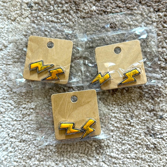 Navajo Lighting Bolt Stone Stud Earrings - Mustard/Yellow - Picture 1 of 3